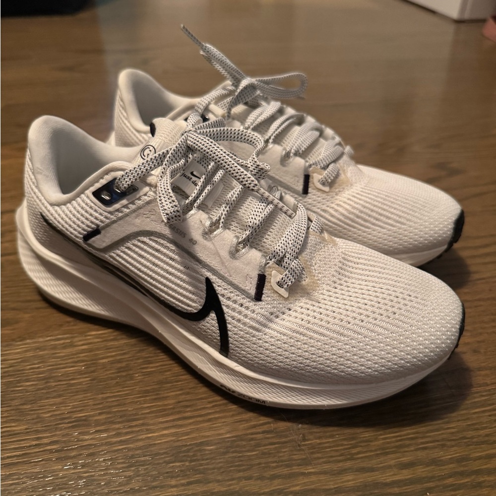Nike Air Zoom Pegasus - New in box! W7.5
